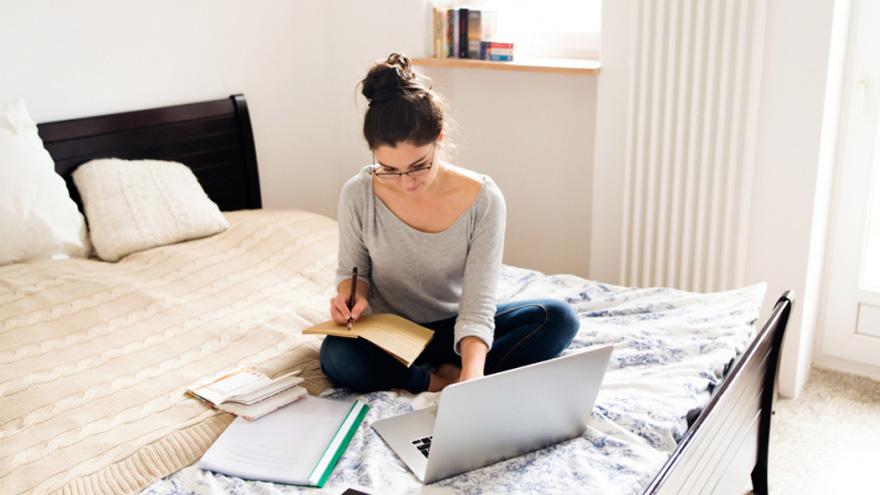 5 Work From Home Habits That’ll Help You Spend the Day during COVID-19