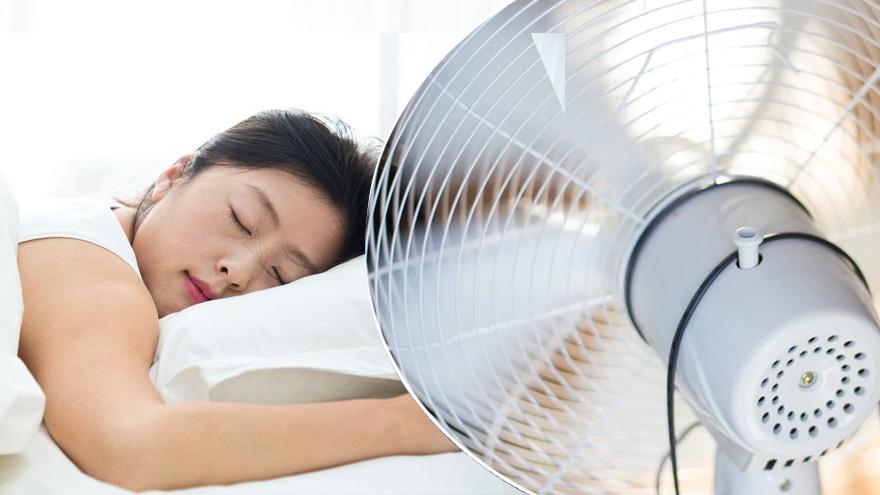 7 Ways To Stay Cool Without A/C While You Sleep