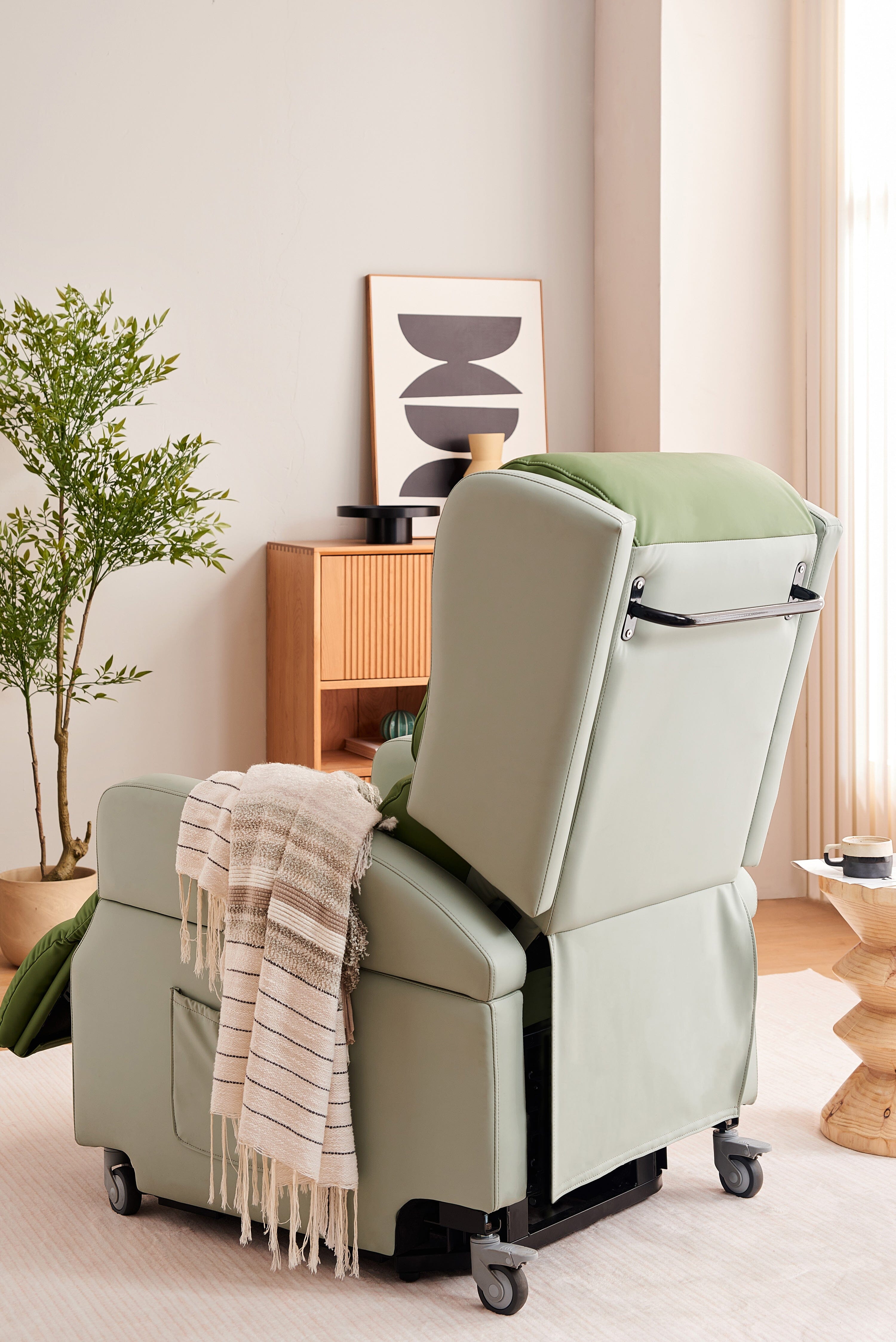 ALYA™ Elderly Lift Up Armchair