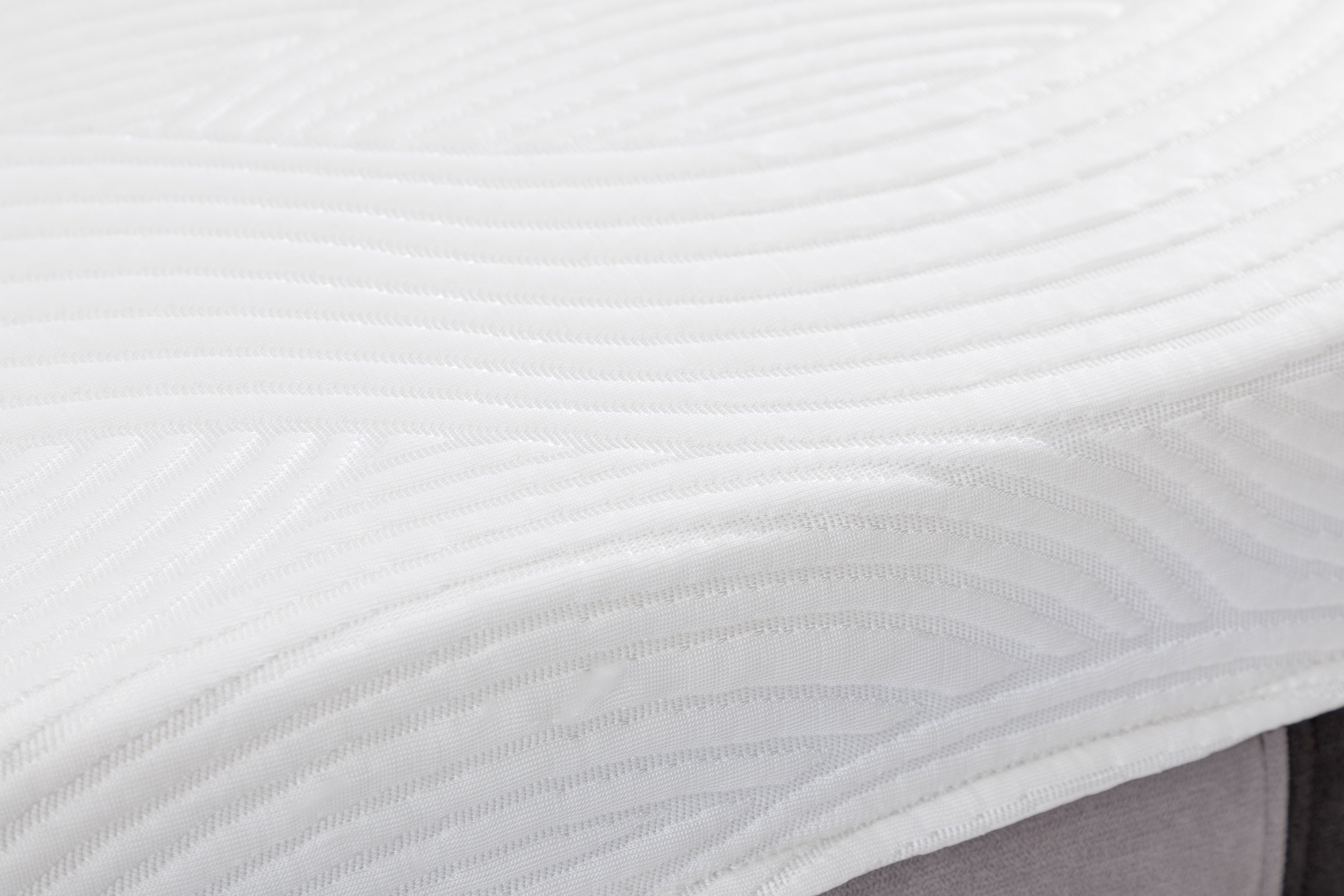 Mini Plus Hybrid Mattress & Detroit Bedframe Bundle