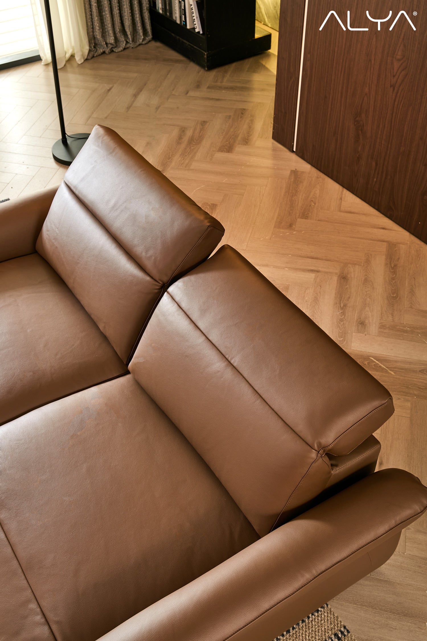 ALYA® SMART Vanguard Sofa